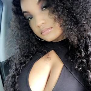 Meet your Posher, Nia